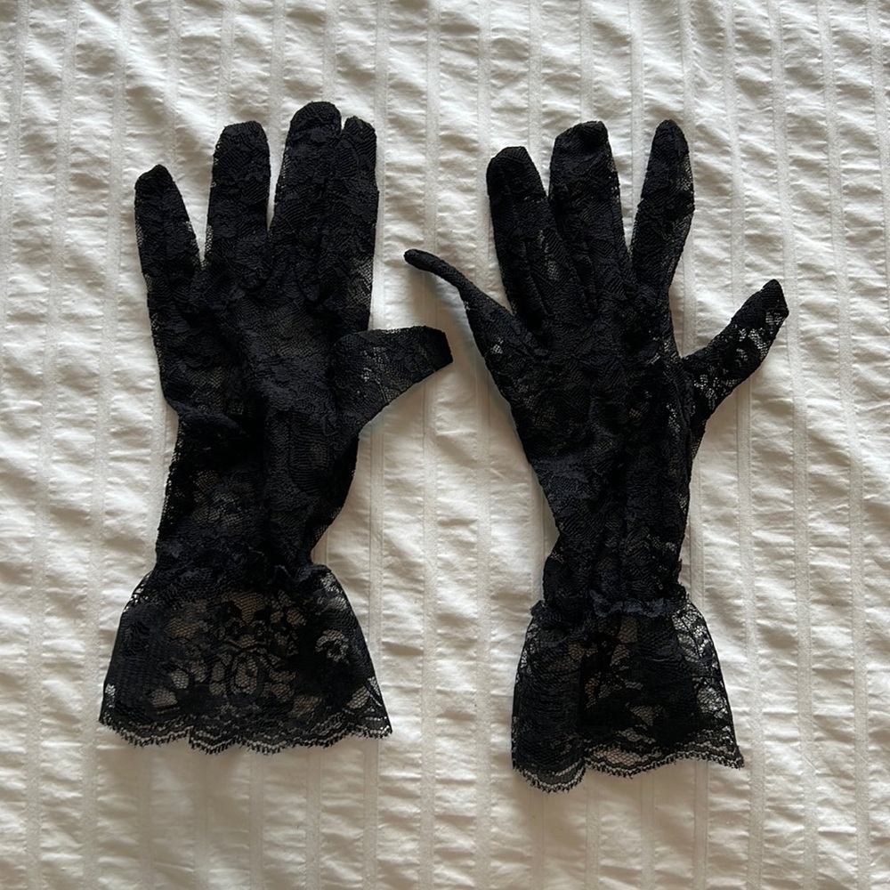 Black lace gloves & Feather Bow Mesh Clip on Halloween - Picture 3 of 12